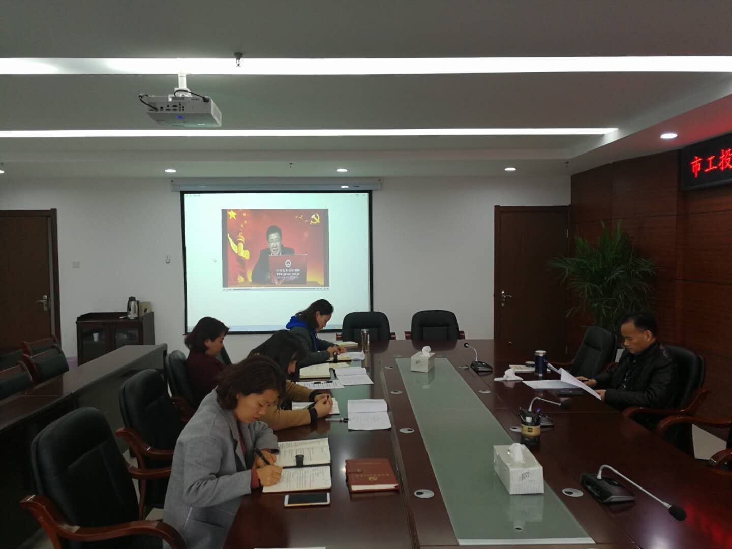 新党章1.jpg